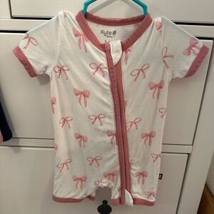 Kyte BABY Pink Bow Pattern romper